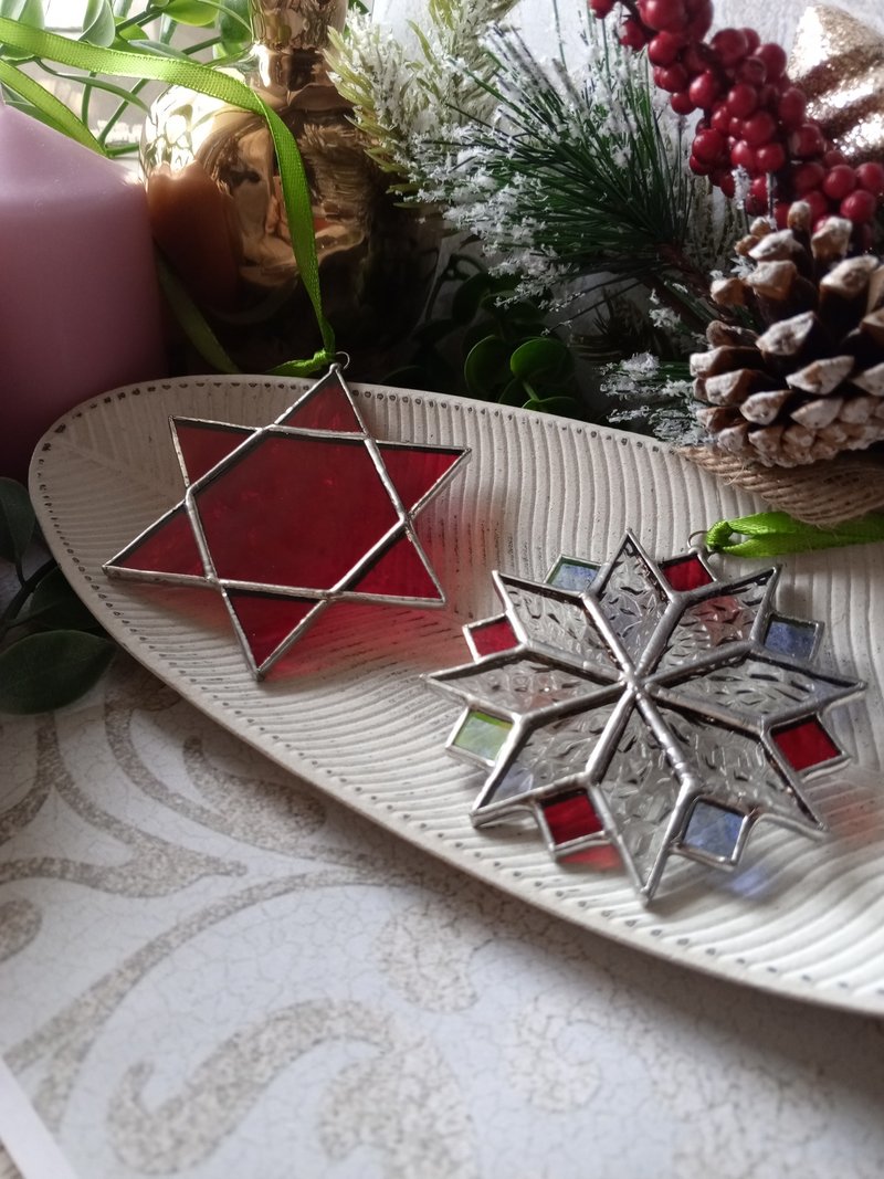 雪の結晶サンキャッチャー 2個セット、クリスマスのオーナメント メルカバ シンプル ステンドグラス - その他 - ガラス レッド