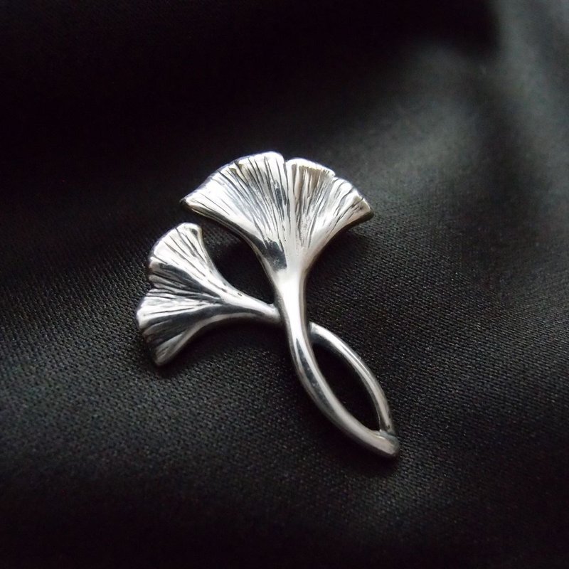 Sterling Silver Double Leaf Ginkgo Leaf Brooch - Brooches - Silver Silver