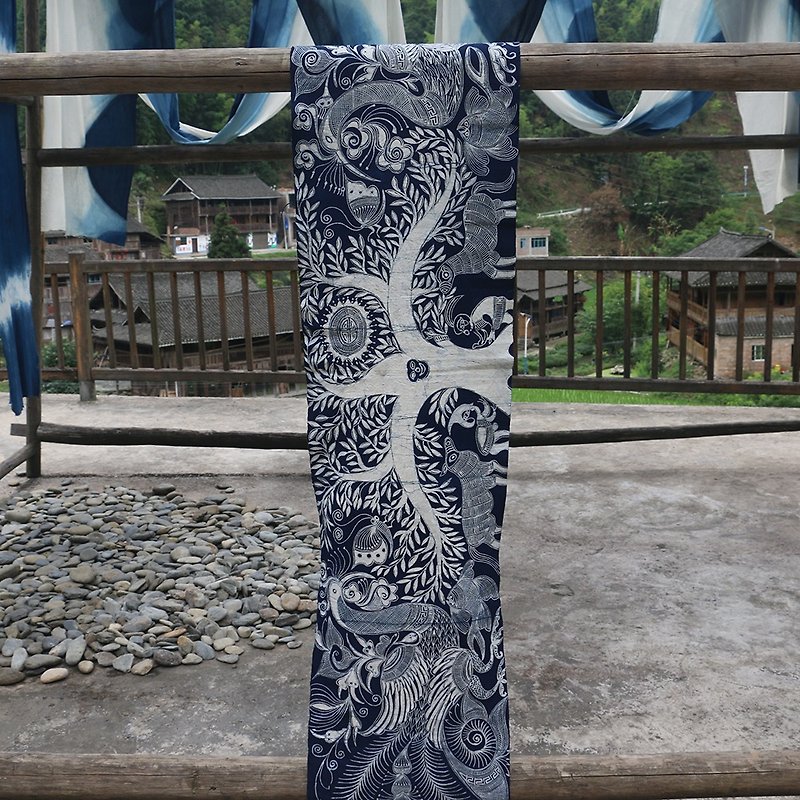 Yishanren | Southeast Guizhou handicrafts plant dyed blue dyed table flag tea table handmade cloth Miao batik length 200cm - Place Mats & Dining Décor - Cotton & Hemp 