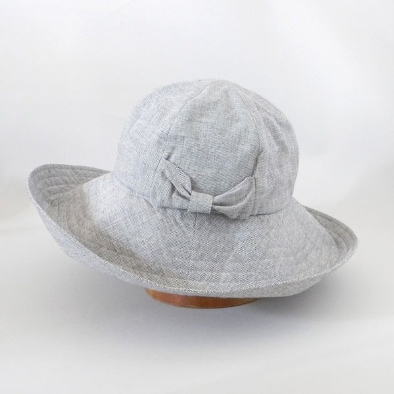 小さなリボンにとても広いブリム（つば・ひさし）のキャペリーヌ。存在感のあるつば広帽子。エレガントな夏の装いに。【PL1216-Bk】 - 帽子 - コットン・麻 グレー