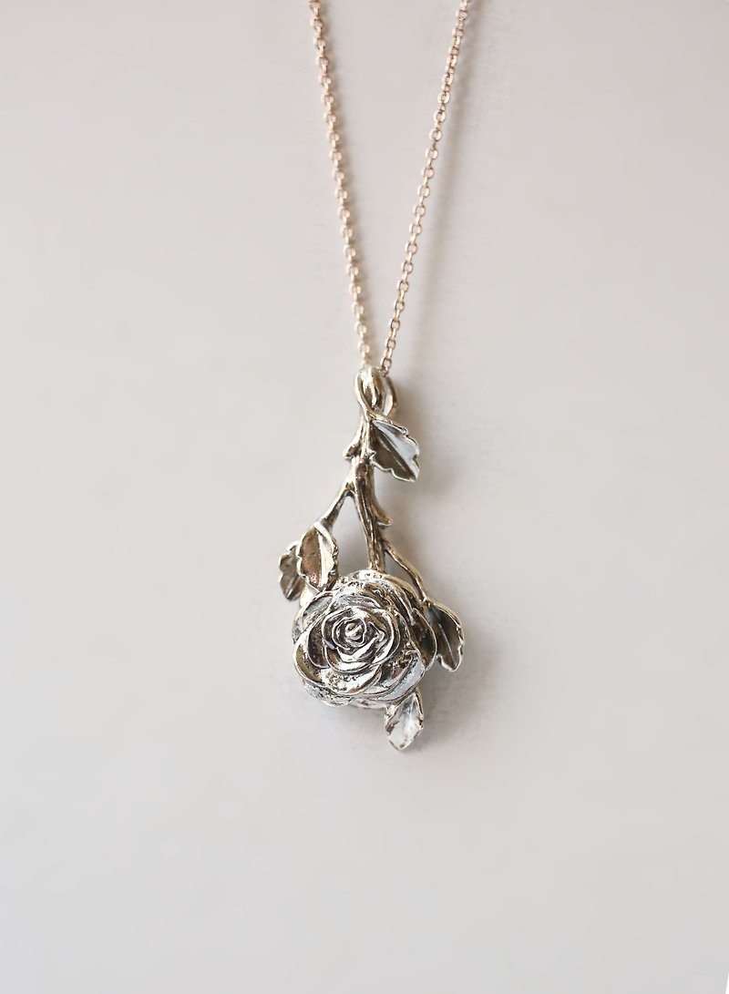 Romantic Rose Flower Necklace in Sterling Silver - สร้อยคอ - เงินแท้ สีเงิน