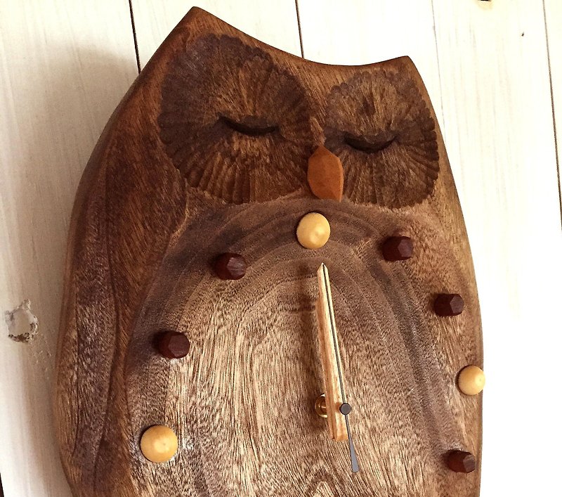 ふくろうの掛け時計　瞑想　大 - 時計 - 木製 ブラウン