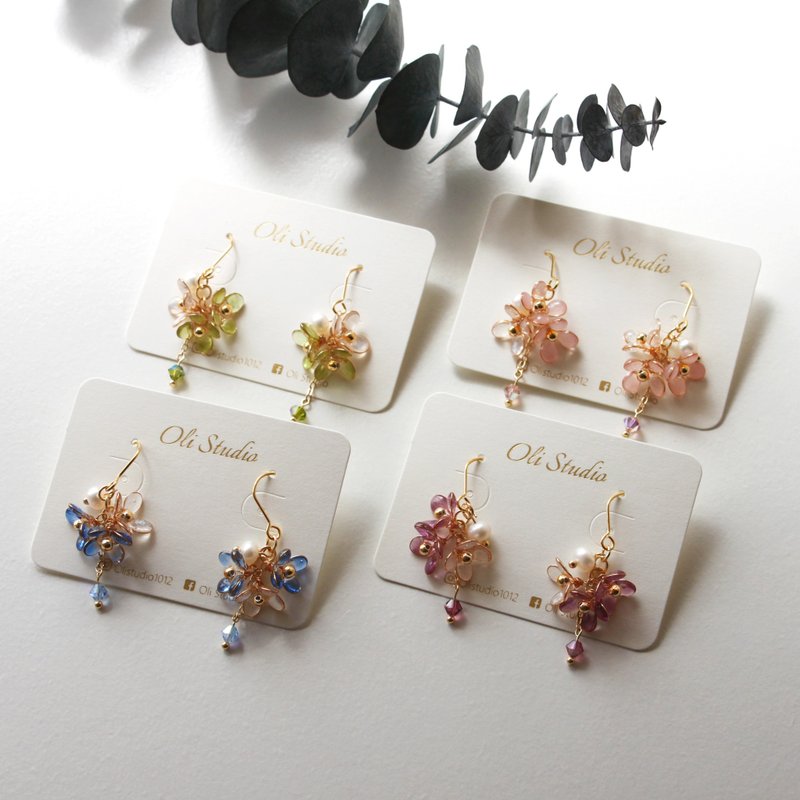 [Colorful crystal earrings] Pearl crystal resin crystal flower earrings and Clip-On - Earrings & Clip-ons - Resin Multicolor