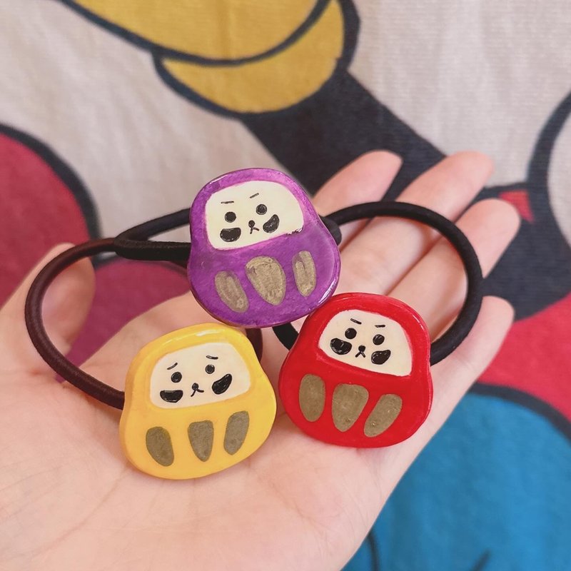 Hand-painted Daruma hair ties in multiple colors - เครื่องประดับผม - ดินเหนียว สีแดง