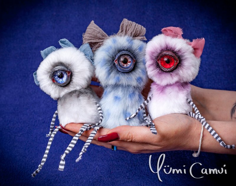 Cute plush alien monster girl OOAK by Yumi Camui - ตุ๊กตา - วัสดุอื่นๆ ขาว