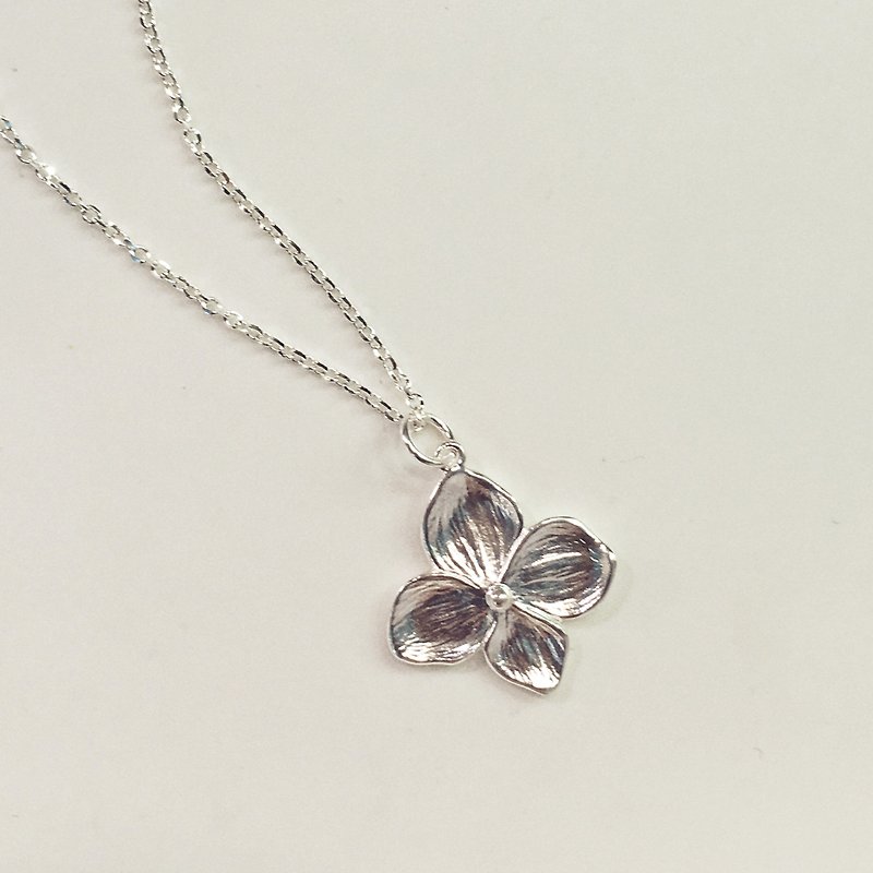 Morning Garden Hydrangea Flower Sterling Silver Necklace - สร้อยคอ - โลหะ สีเงิน