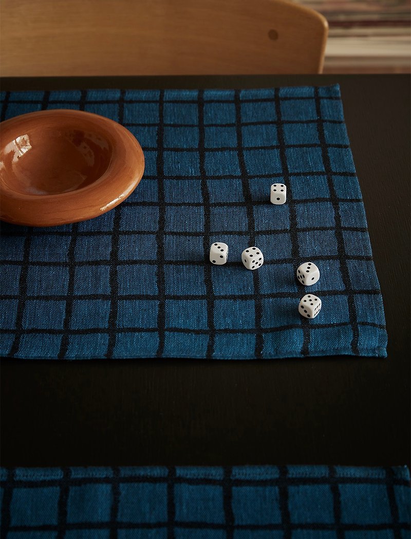 Scandinavian designer style – plaid table mat placemat RUTIG LINEN PLACE MAT, BLUE/BLACK - ผ้ารองโต๊ะ/ของตกแต่ง - ผ้าฝ้าย/ผ้าลินิน สีน้ำเงิน