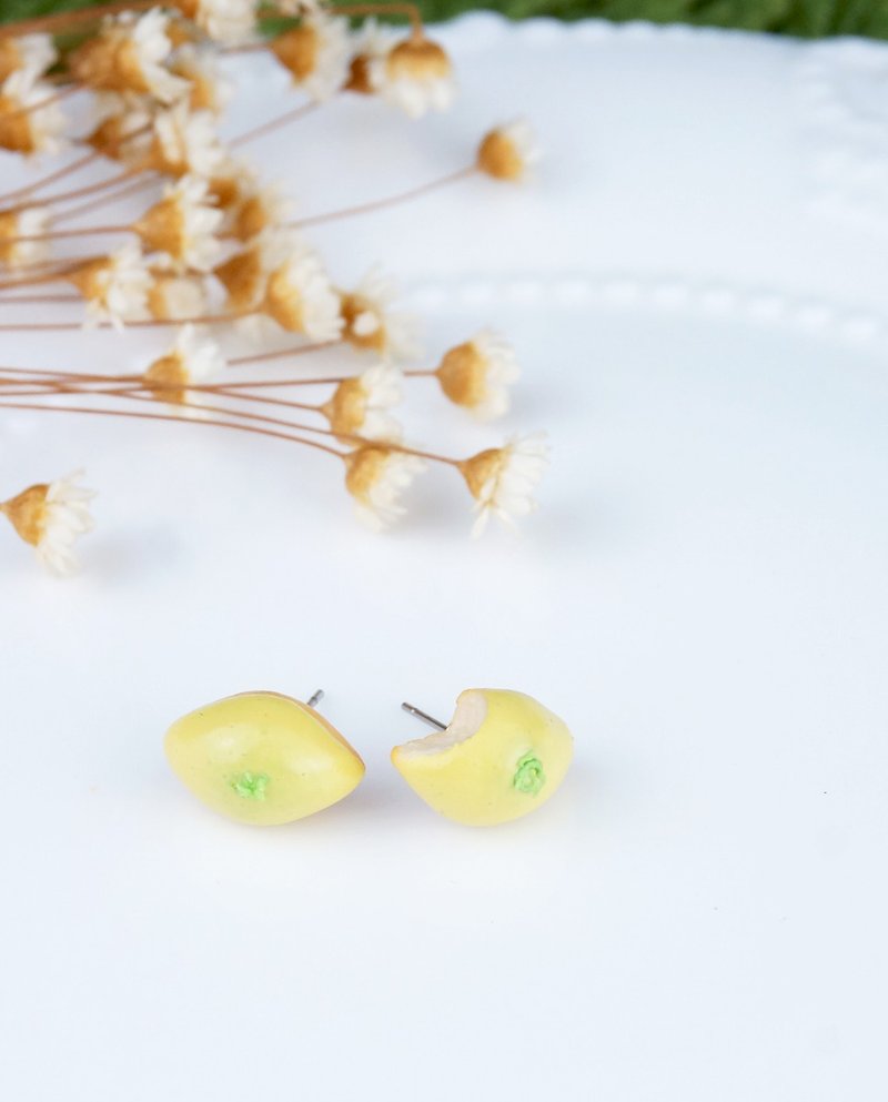 Lemon cake earrings / ear pins / Clip-On - ต่างหู - ดินเหนียว สีเหลือง