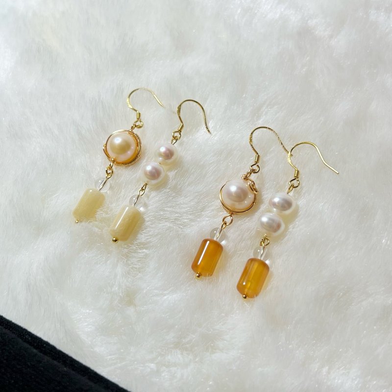 Pearl wire with red agate and topaz earrings丨elegant style‧ One thing, one picture‧ - ต่างหู - ไข่มุก หลากหลายสี