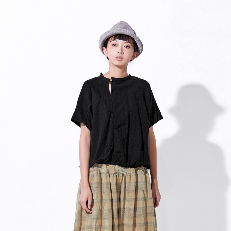 Change Neck Asymmetric Linen Short Sleeve Top - เสื้อผู้หญิง - ผ้าฝ้าย/ผ้าลินิน สีดำ