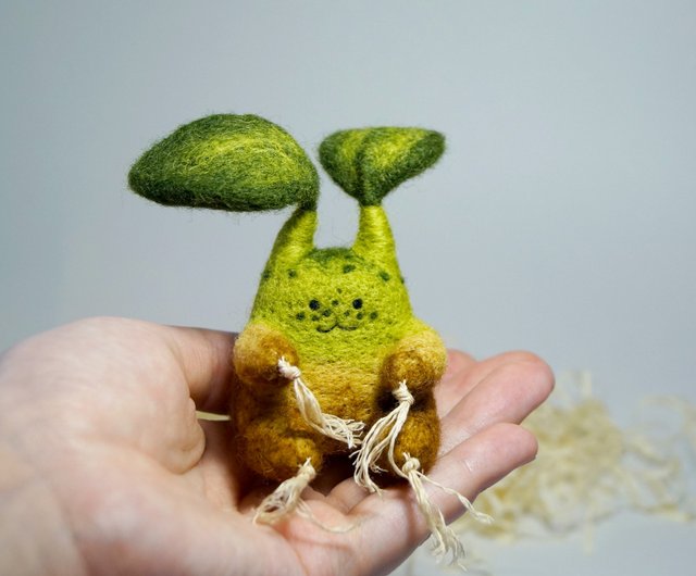 針はかわいい生き物を感じました 緑の素晴らしい植物の笑顔 ショップ Toysfromnasta 人形 フィギュア Pinkoi