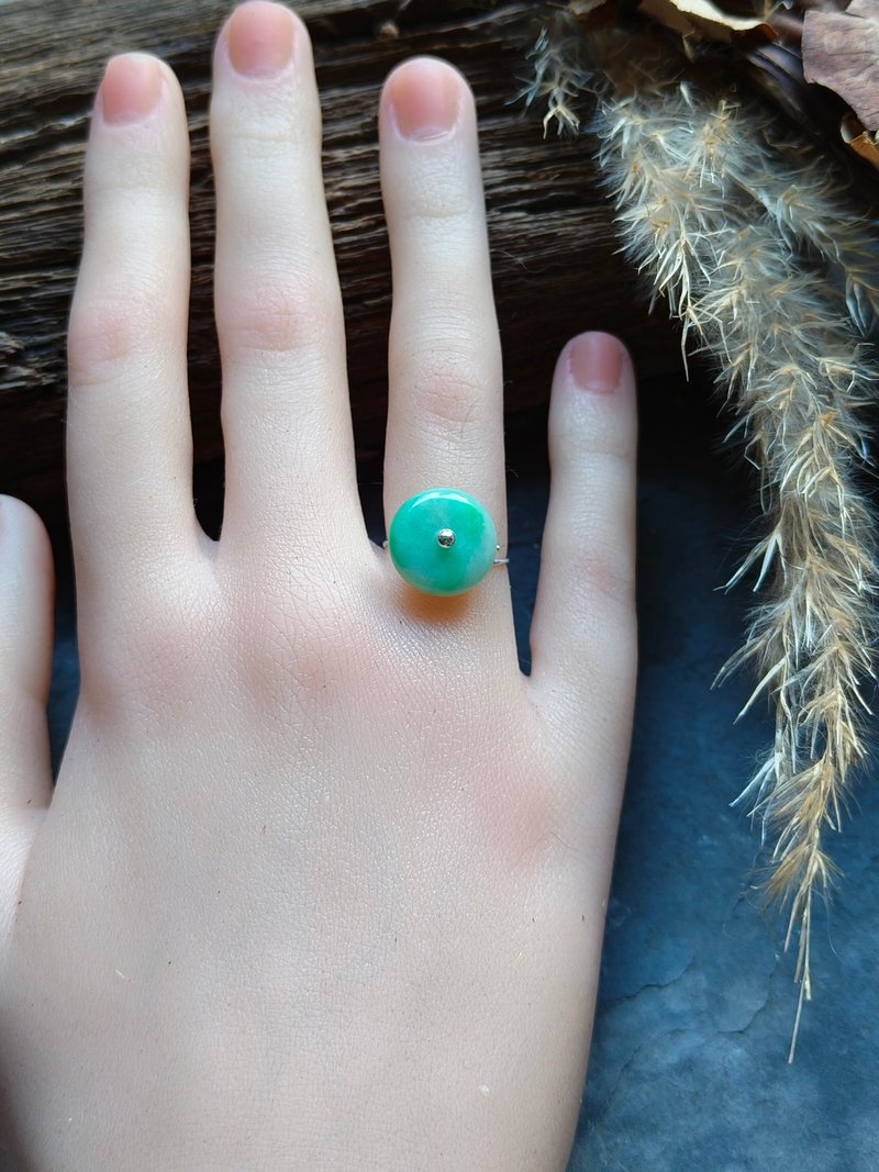 ore design natural Burmese safety buckle jadeite 13*4.5mm Silver ring - สร้อยข้อมือ - เครื่องเพชรพลอย สีเขียว