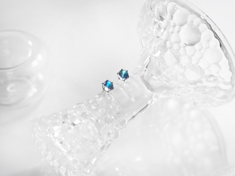 The Love Letter of Luna | Moon stone Earring - ต่างหู - เครื่องเพชรพลอย สีน้ำเงิน