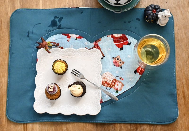 Heart Shape Handmade Placemat: Here comes Santa - Place Mats & Dining Décor - Cotton & Hemp Multicolor