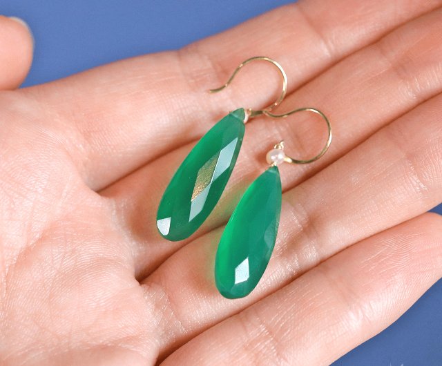 K18 Fresh green green onyx (long pair shape) and pearl hook