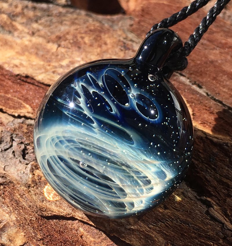 boroccus  A galaxy  A nebula  The solid design  Thermal glass  Pendant. - สร้อยคอ - แก้ว สีดำ
