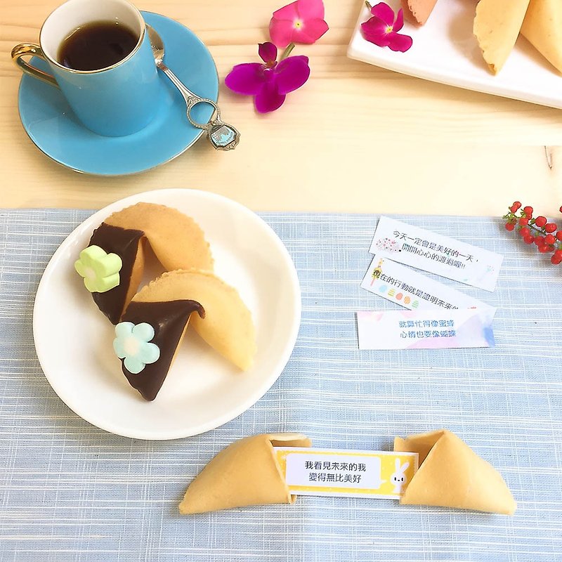 Customized Lucky Fortune Cookie Marshmallow Dark Chocolate Sweet Gift Box 6 into FORTUNE COOKIES - คุกกี้ - อาหารสด หลากหลายสี