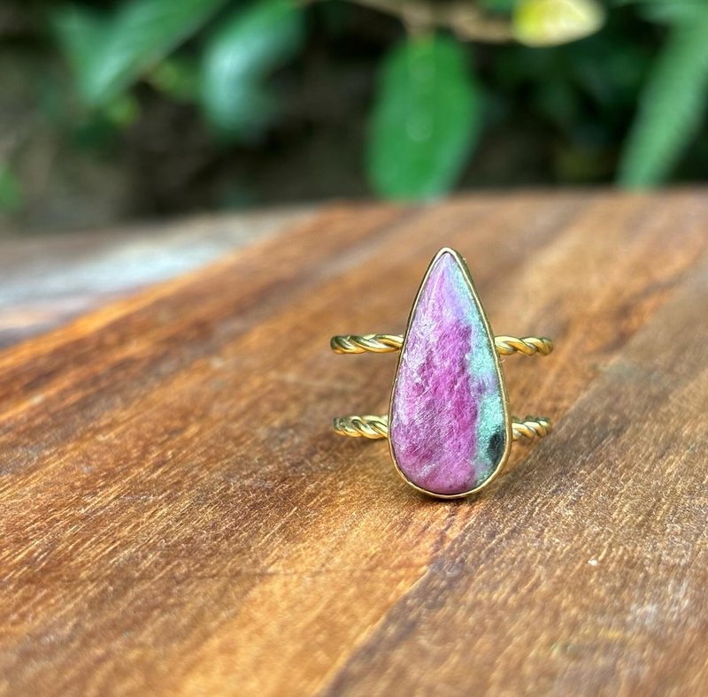 Ruby in Zoisite brass double ring - แหวนทั่วไป - โลหะ สีทอง