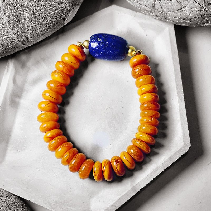Plated 18k. Lapis lazuli barrel beads. Old yellow Wax bracelet - Bracelets - Gemstone 