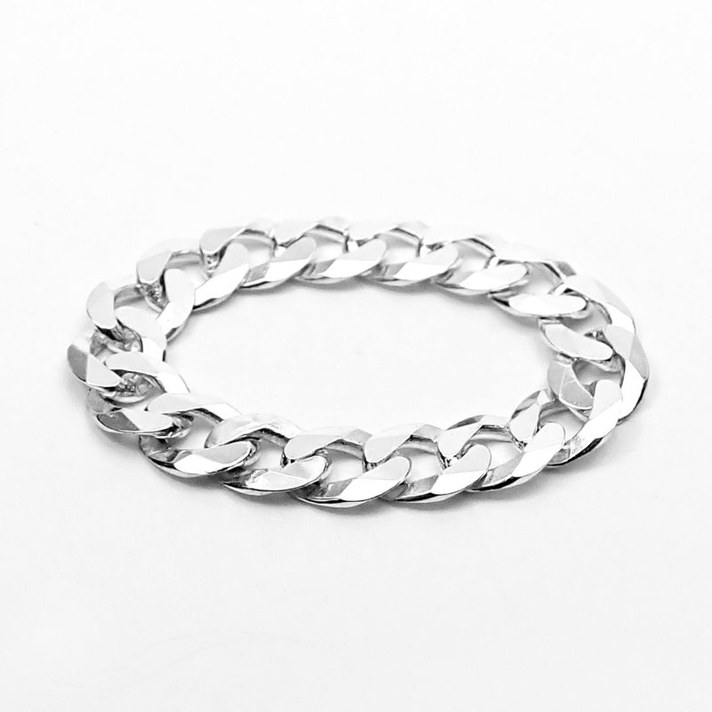 Minimalist (medium) neutral Cuban braided 925 sterling silver chain ring. Width 4mm. Chain ring. Soft ring - แหวนทั่วไป - เงินแท้ สีเงิน