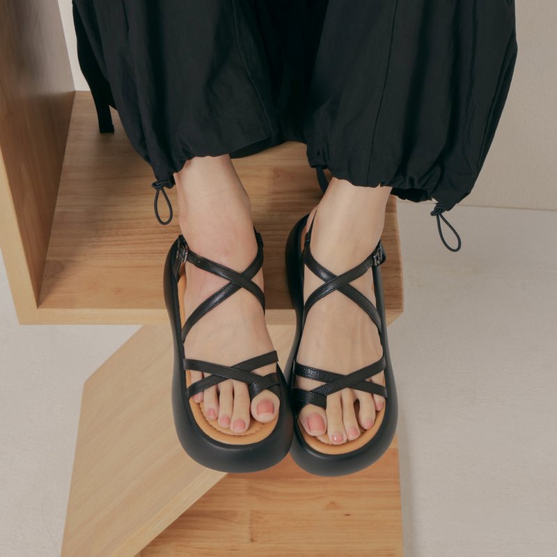 Thin straps wrapped around - platform sandals - black - รองเท้ารัดส้น - หนังแท้ สีดำ