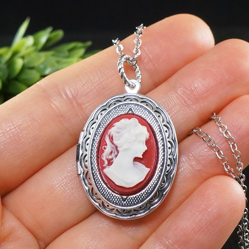 White Red Girl Lady Cameo Oval Silver Locket Victorian Pendant Necklace Jewelry - สร้อยคอ - วัสดุอื่นๆ สีแดง