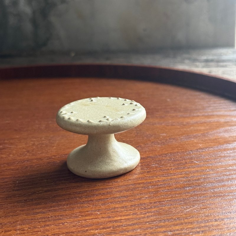 迷你高臺_蓋置 - 擺飾/家飾品 - 陶 卡其色