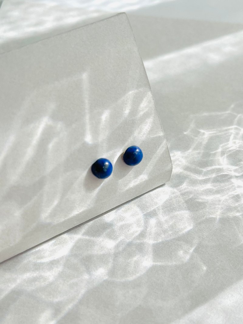 天然石/ラピスラズリの一粒ピアス/パワーストーン/一粒ピアス/18K/一粒/シンプル/アレルギー対応/ラピスラズリ/ノンホールピアス - 耳環/耳夾/耳骨夾 - 半寶石 藍色
