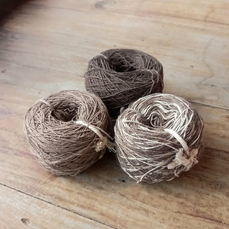 ブラウン184m×3色 /カレン族の草木染め綿糸 太さ0.7mm, 30g×3個 /コットン /刺繍・刺し子・機織り・ガーランド・ラッピング・DIY - 編織/刺繡/羊毛氈/縫紉 - 棉．麻 咖啡色