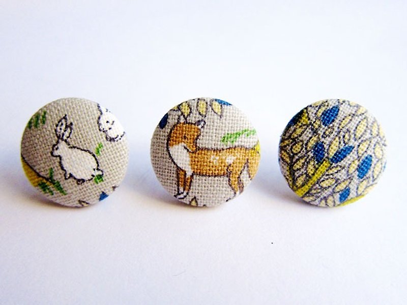 Cloth buckle earrings Mix & Match forest animals mix and match to make clip-on earrings - ต่างหู - ผ้าฝ้าย/ผ้าลินิน สีเทา