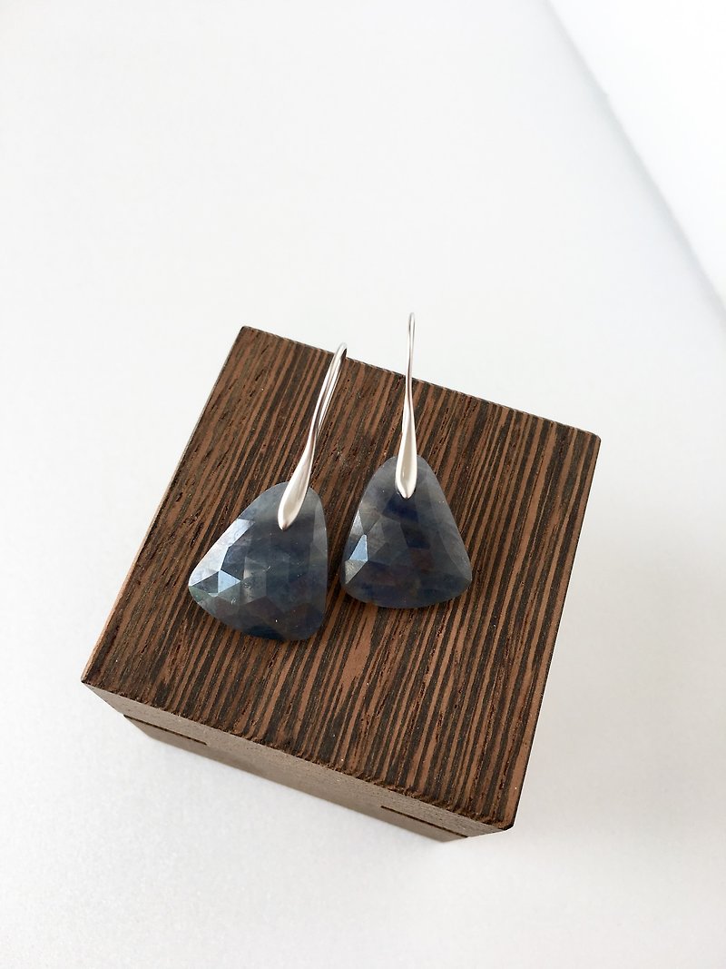 Sapphire rose cut hook-earring SV925 - ต่างหู - เครื่องประดับพลอย สีน้ำเงิน