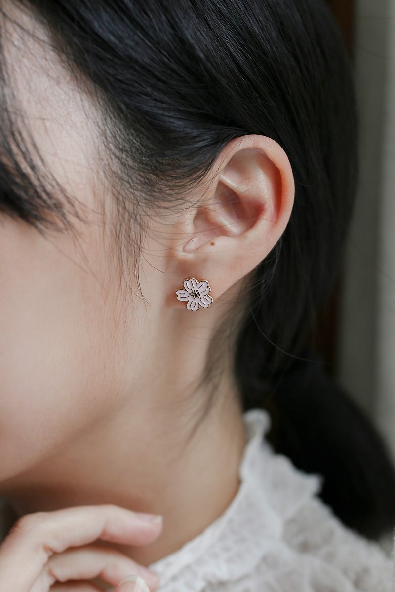 櫻花 桜吹雪 Sakura fubuki  夾式耳環  母親節禮物 紙盒包裝 - 耳環/耳夾 - 琺瑯 白色