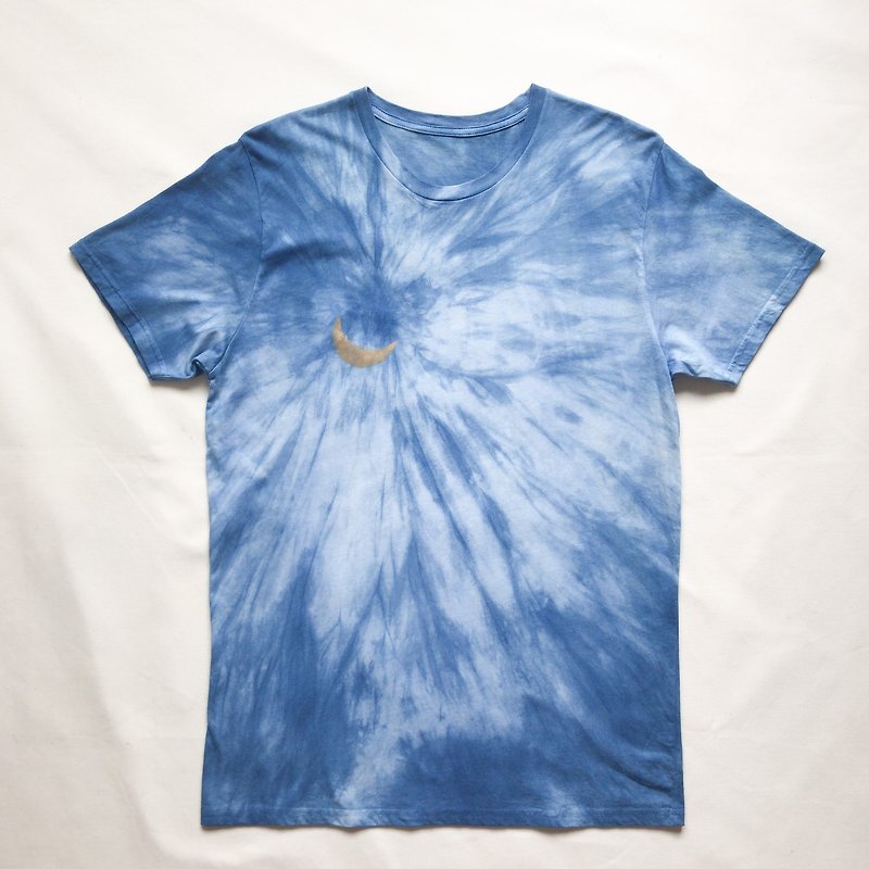 Made in Japan Hand-dyed MOONLIGHT TEE Indigo tie dye Shibori Aizen organic cotton tie-dye - Women's T-Shirts - Cotton & Hemp Blue