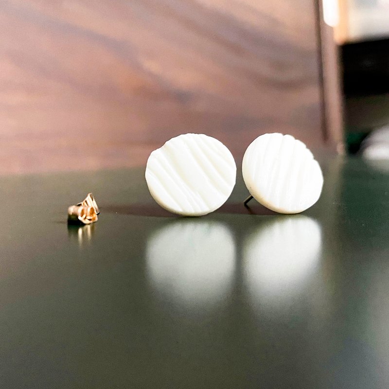 Stud earrings white pearl - Earrings & Clip-ons - Other Materials White