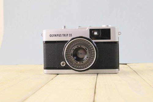 完動品】オールドフィルムカメラ オリンパス OLYMPUS TRIP35 S/N