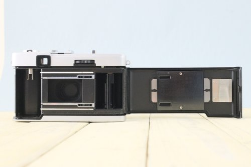 完動品】オールドフィルムカメラ オリンパス OLYMPUS TRIP35 S/N