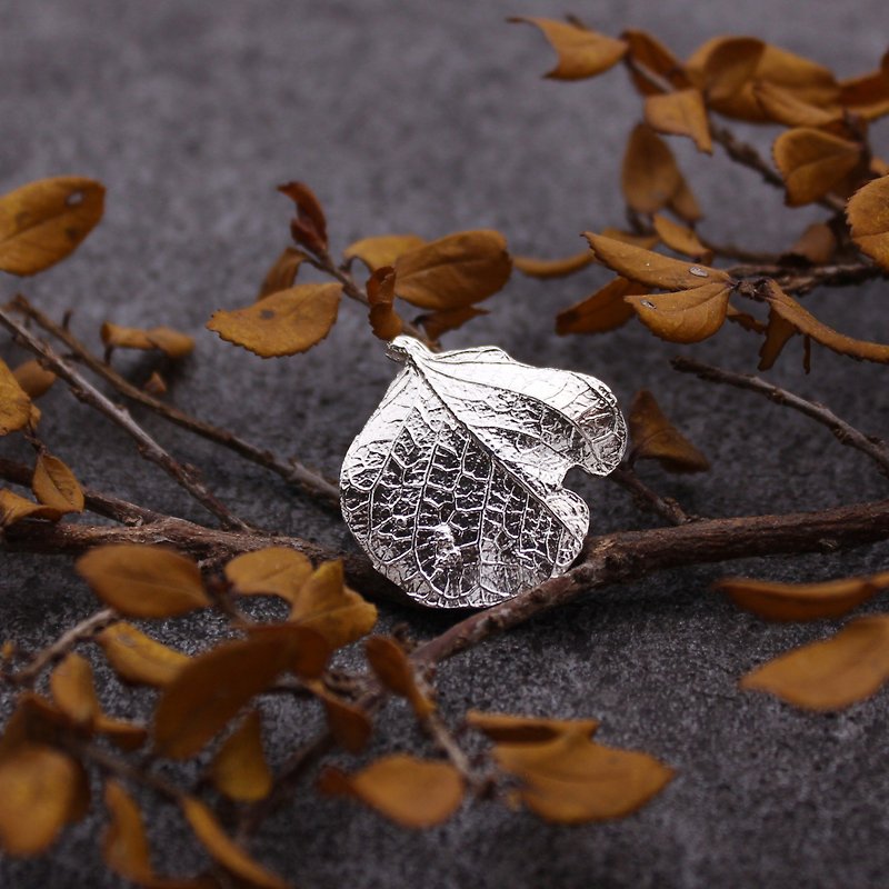 Leaf brooch sterling silver leaf series - เข็มกลัด - เงินแท้ สีเงิน