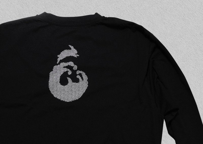江戸小紋Tシャツ因幡の白兎染 長袖Vネック黒色 - 女 T 恤 - 棉．麻 黑色