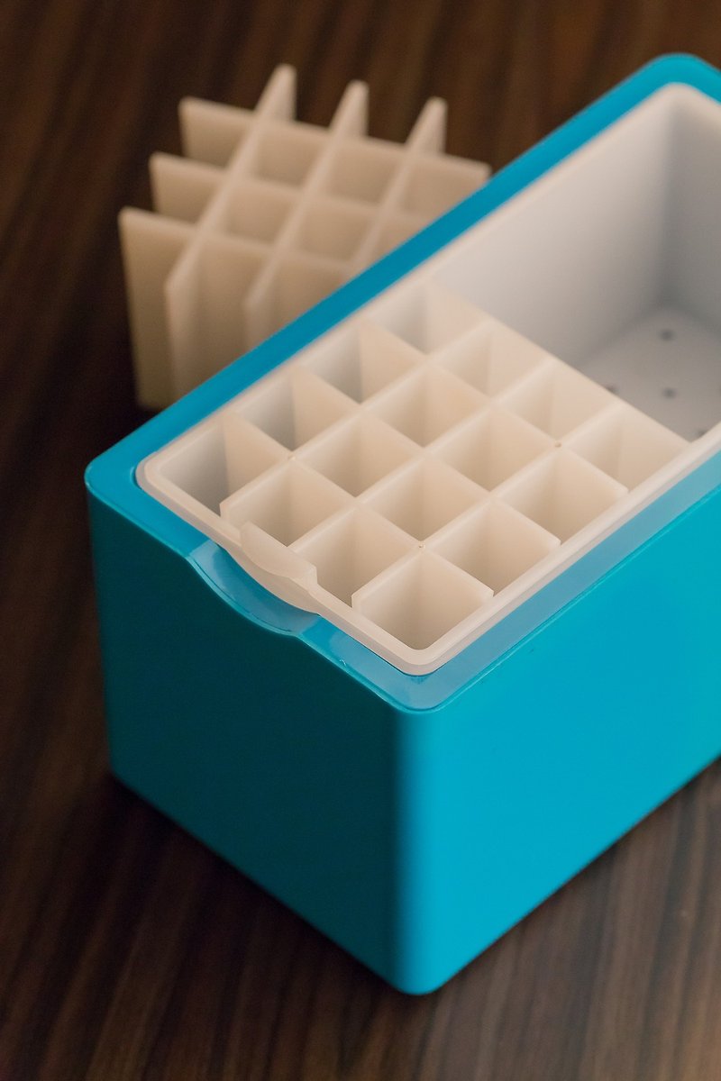 【少し酔った儀式】酔っ払い用の透明な角氷が入った特製アイスボックス - 料理/グルメ - プラスチック ブルー