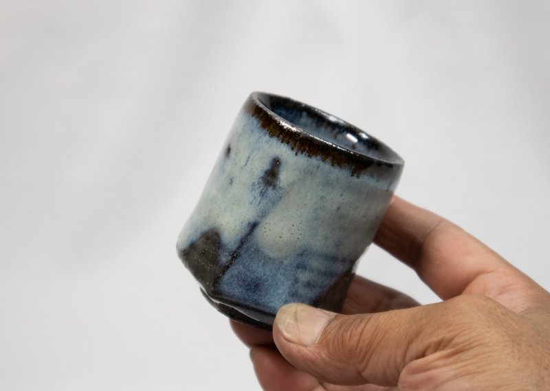 Kiln Fire Changed Aohai series 2024 cold sake cup 1 a little big one - Bar Glasses & Drinkware - Pottery Blue