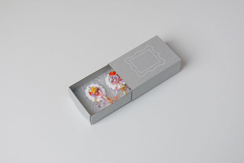 21g的生日禮物 白框耳環-大 橘黃花 【sep. beads x WU studio】 - 耳環/耳夾/耳骨夾 - 壓克力 白色