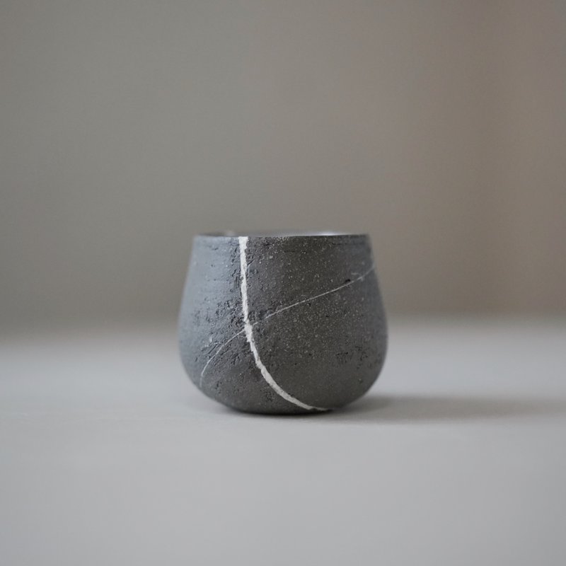 Stillness Pebble 陶瓷花崗鵝卵石頭小茶杯 010 - 茶壺/茶杯/茶具 - 陶 灰色