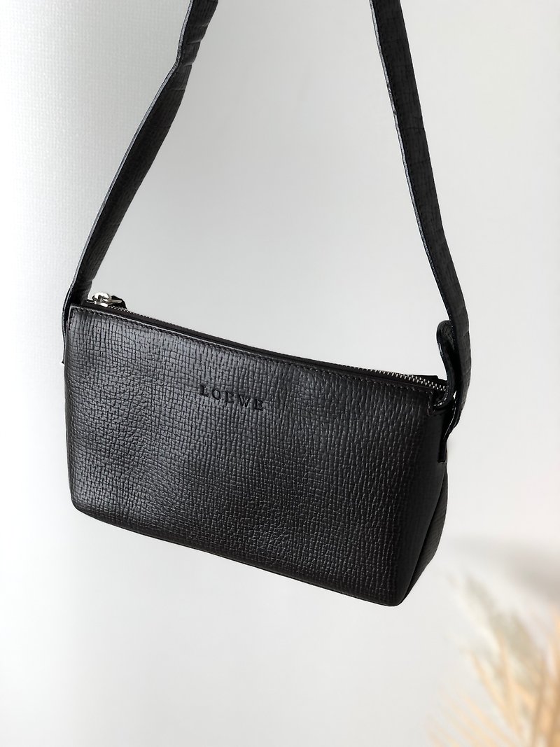 [Direct from Japan, branded used bag] LOEWE shoulder bag Brown logo leather embossed pouch vintage old spf3af - Messenger Bags & Sling Bags - Genuine Leather Brown