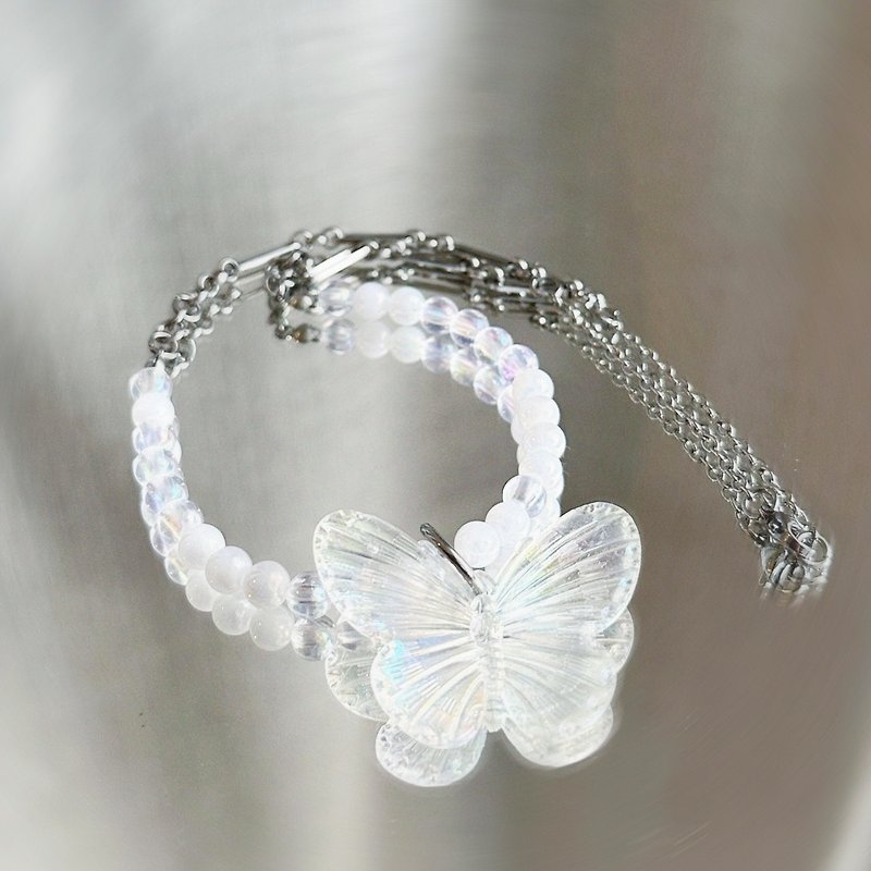 幻彩蝴蝶項鏈 Iridescent Butterfly Necklace - 項鍊 - 其他材質 白色