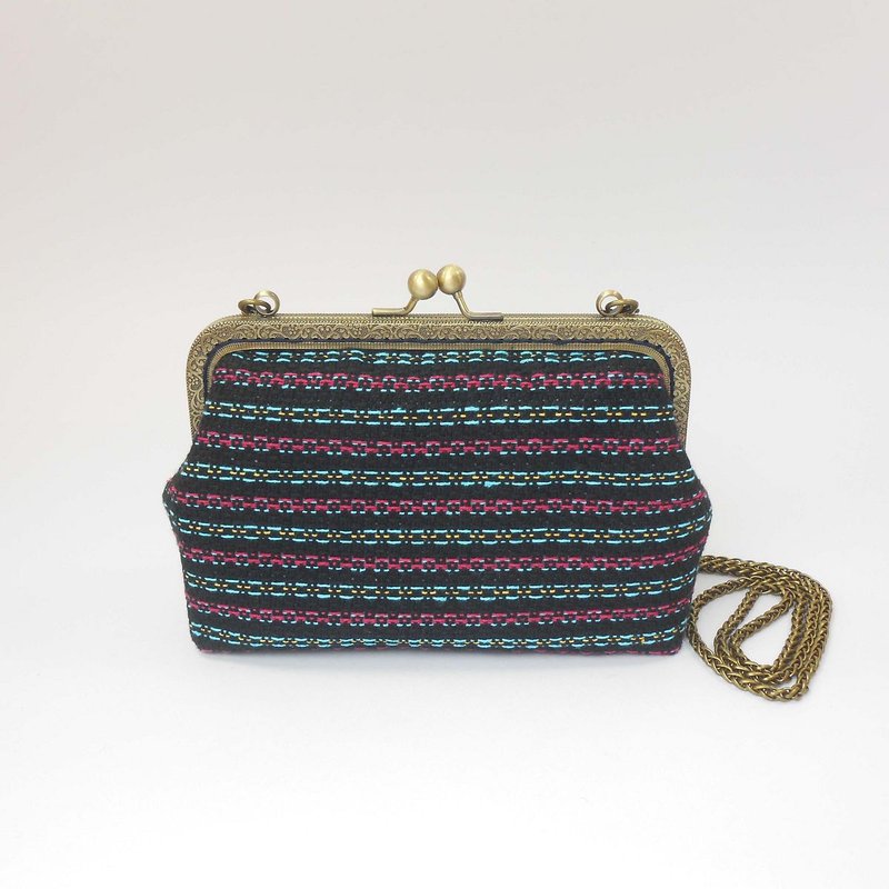 手織布 18cm斜背口金包06 - 側背包/斜背包 - 棉．麻 黑色