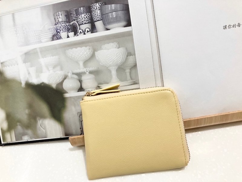 Handmade gift pocket small wallet - กระเป๋าสตางค์ - วัสดุกันนำ้ สีเหลือง