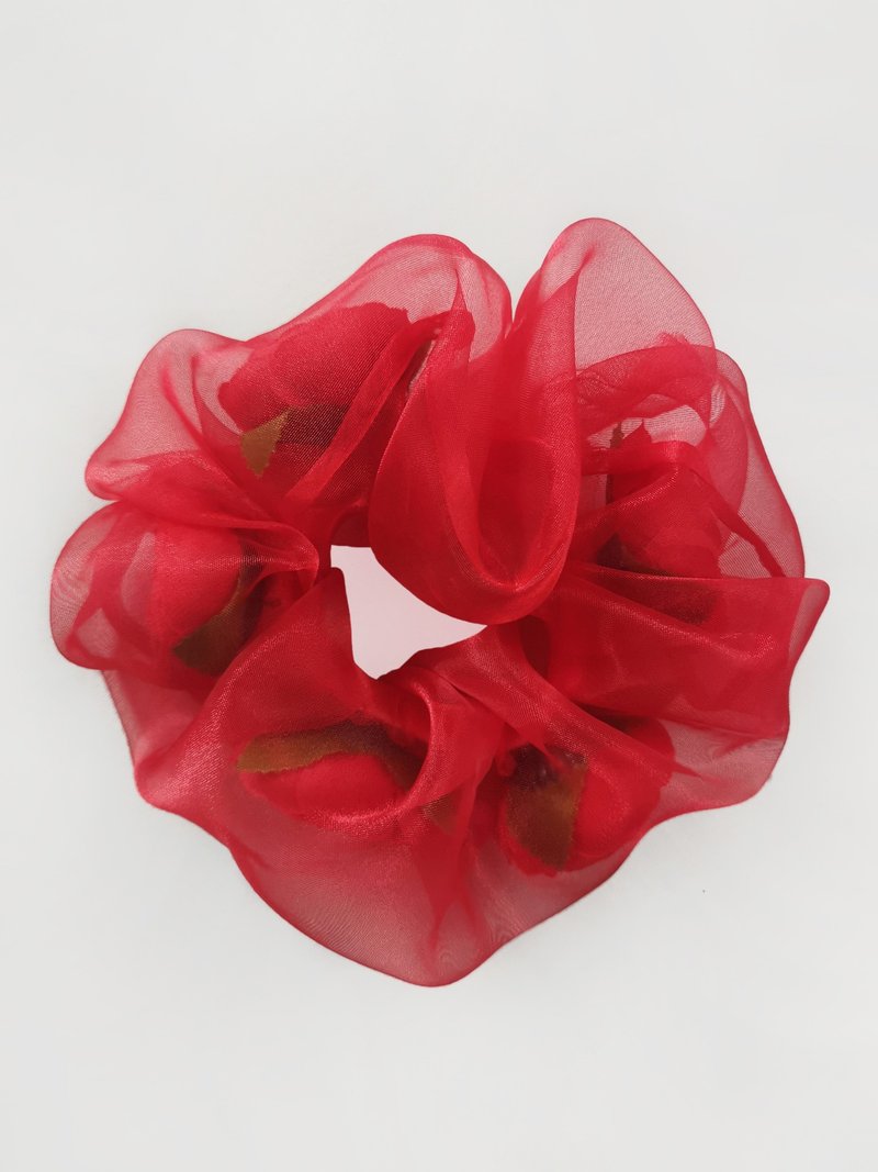 Large red organza scrunchie with flowers - ranunculus flower elastic hair band - 髮夾/髮圈 - 聚酯纖維 紅色