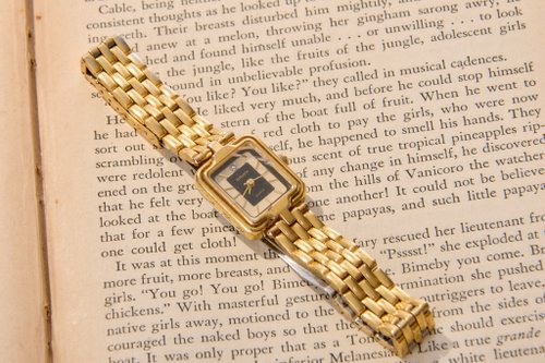 [The United States brings back European and American antique jewelry and  old Western pieces] American retro women's watch in gold color