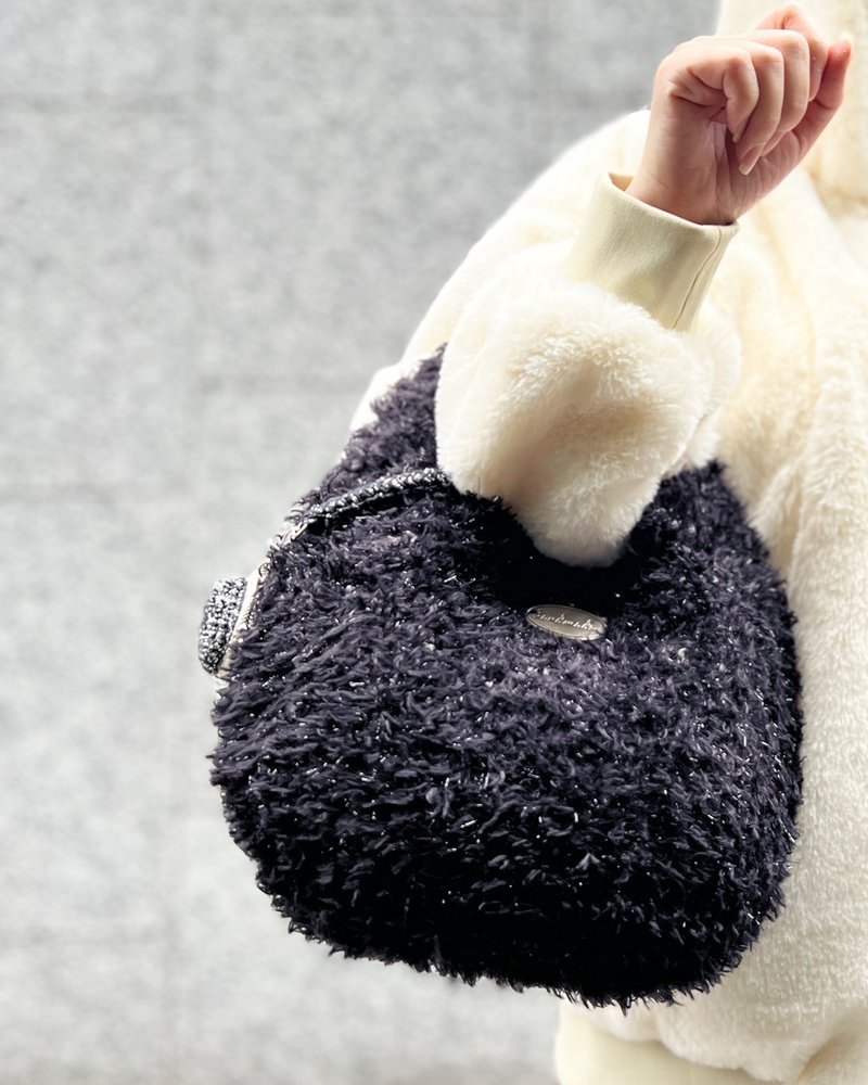 Hook wrist bag [mink hair black and silver] handbag/two-part bag/hand-woven bag/mink hair touch - กระเป๋าถือ - วัสดุอื่นๆ 