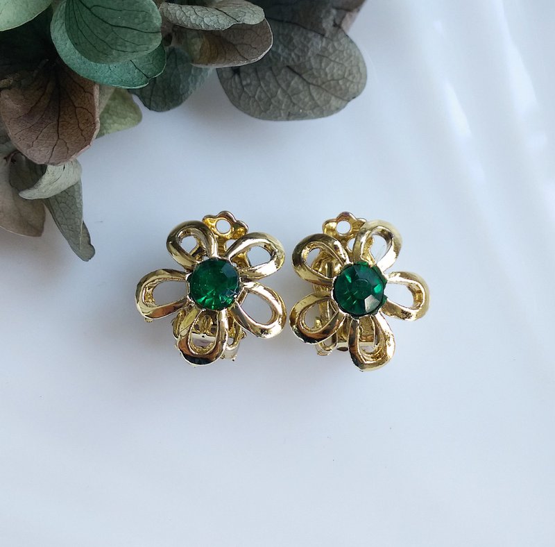 【西洋古董飾品 】小巧 可愛 小綠花 夾式耳環 - 耳環/耳夾/耳骨夾 - 其他金屬 金色